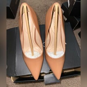 Fashion Nova Patent Pointed-Toe Pumps in Nude Tan